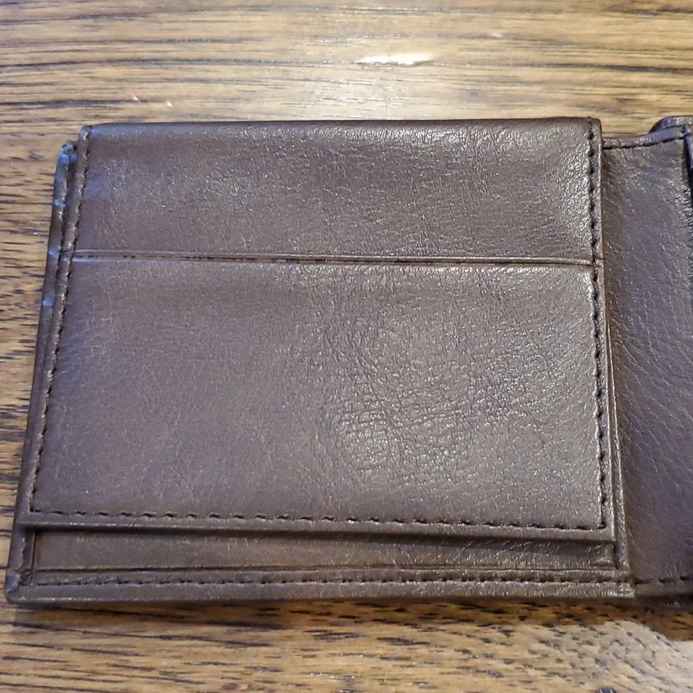 Mens Dockers brown bifold wallet